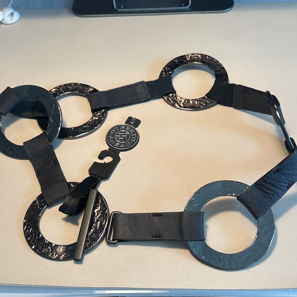 Black Ring-Link Leather Belt